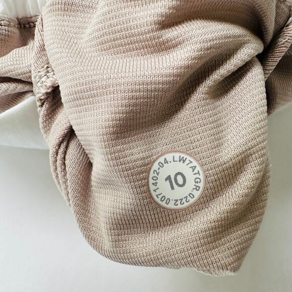 Lululemon Hotty Hot II Low Rise Short 2.5" White Size 10 Run Gym - Picture 4 of 7